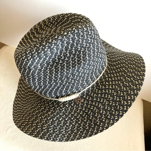 Marilyn Monroe hat ..unfortunately  was just a tad too small for my big head 😅 - Picture 4 of 9